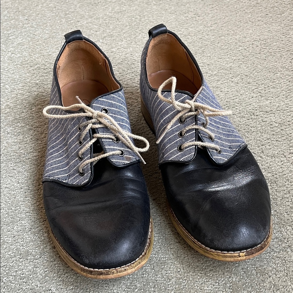 Clarks Navy/Denim Lace-Up Shoes, Women’s Size 8M